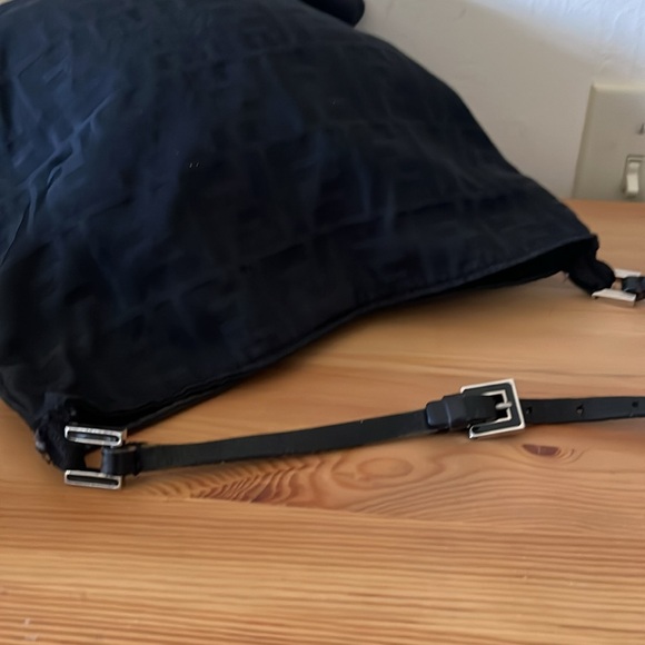 Vintage black Fendi fabric logo shoulder bag - Picture 5 of 12